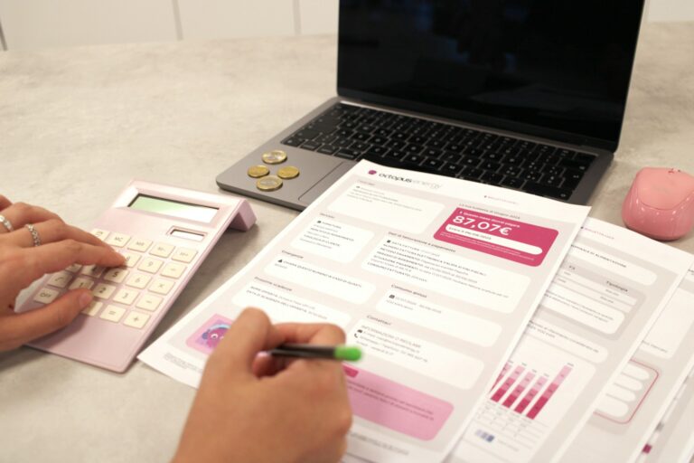 calculator and calculating expenses